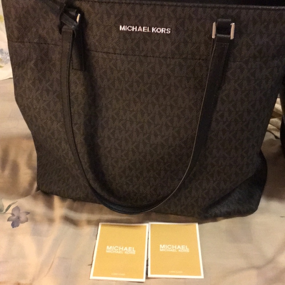 Michael Kors hand bag large